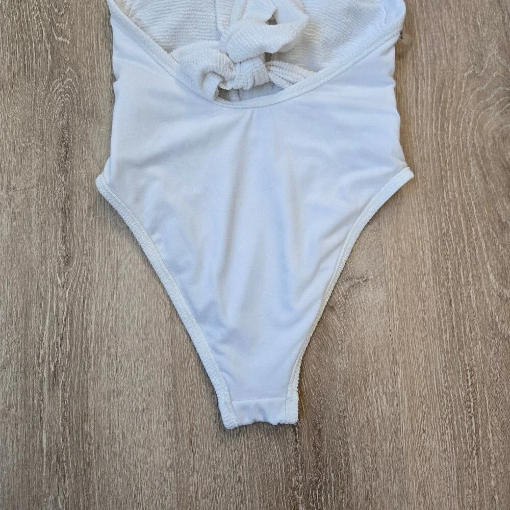 Lulus Sunny Day Babe White Halter One Piece Swimsuit Sz XS New Without Tags $59